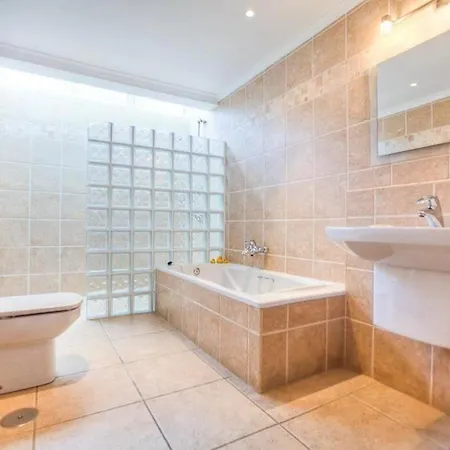 Villa Victoria, Attractive 3 Bed Villa With Ac & Wifi * Lanzarote Island
