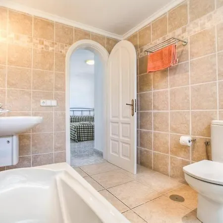 Villa Victoria, Attractive 3 Bed Villa With Ac & Wifi * Lanzarote Island