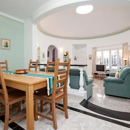 Villa Victoria, Attractive 3 Bed Villa With Ac & Wifi * Lanzarote Island
